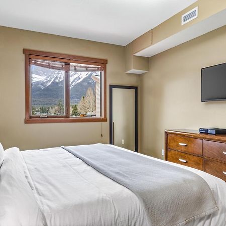 Alluring Mountain View Condo - Right In The Heart Of Downtown - Managed By Little Sister Getaways Canmore Exterior photo