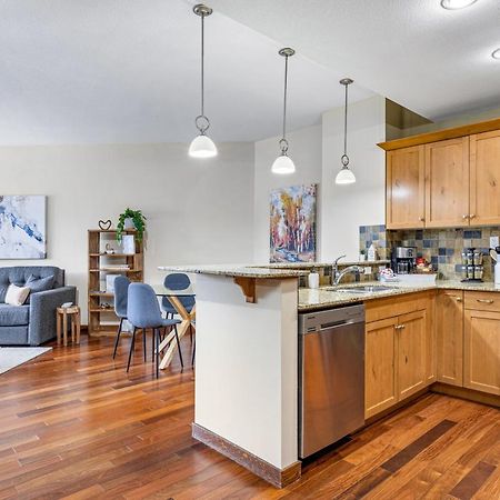 Alluring Mountain View Condo - Right In The Heart Of Downtown - Managed By Little Sister Getaways Canmore Exterior photo